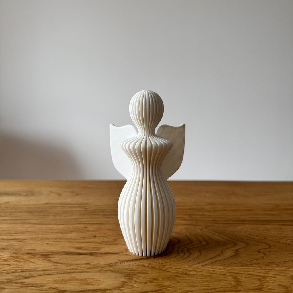 Engelstatue im Scandi Design