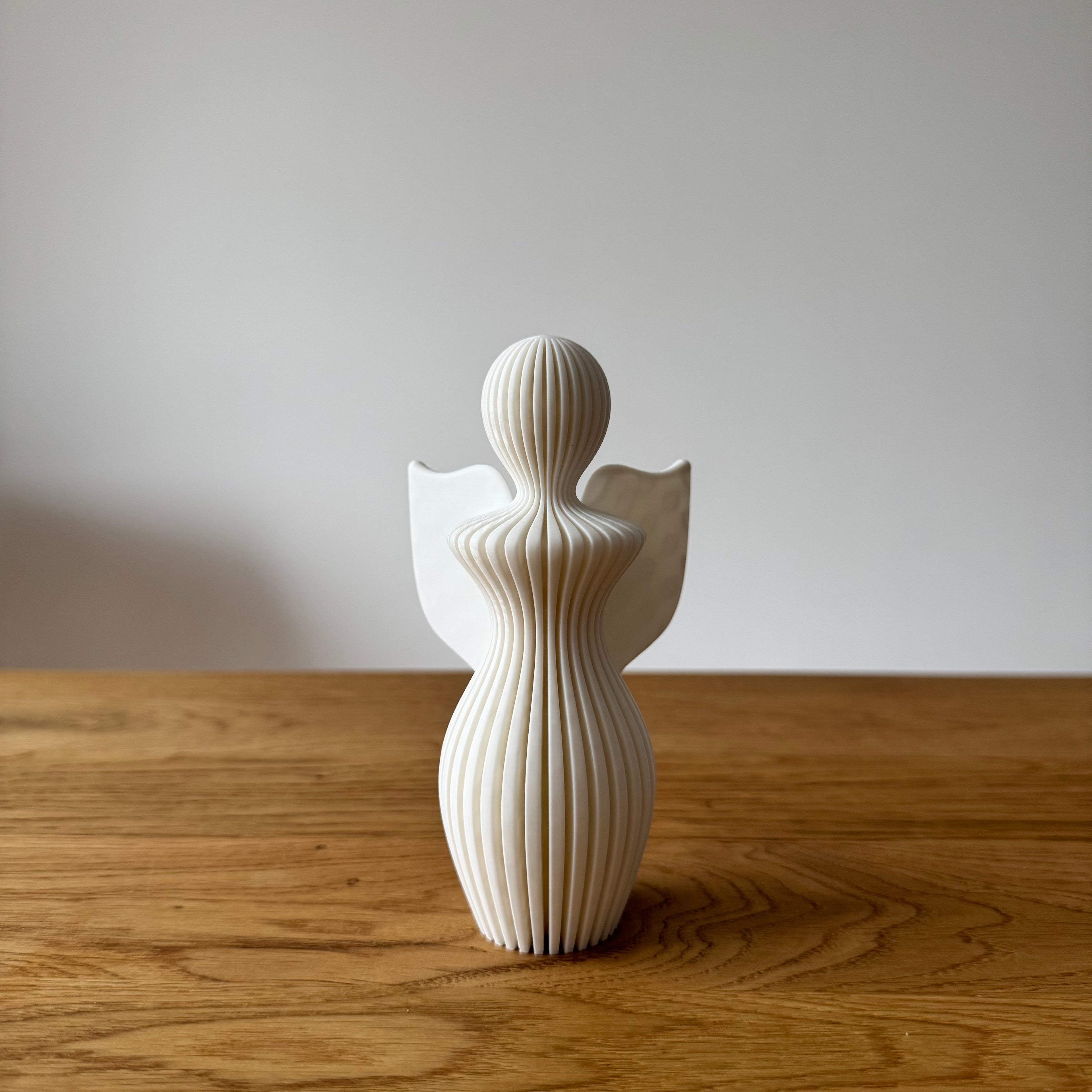Engelstatue im Scandi Design