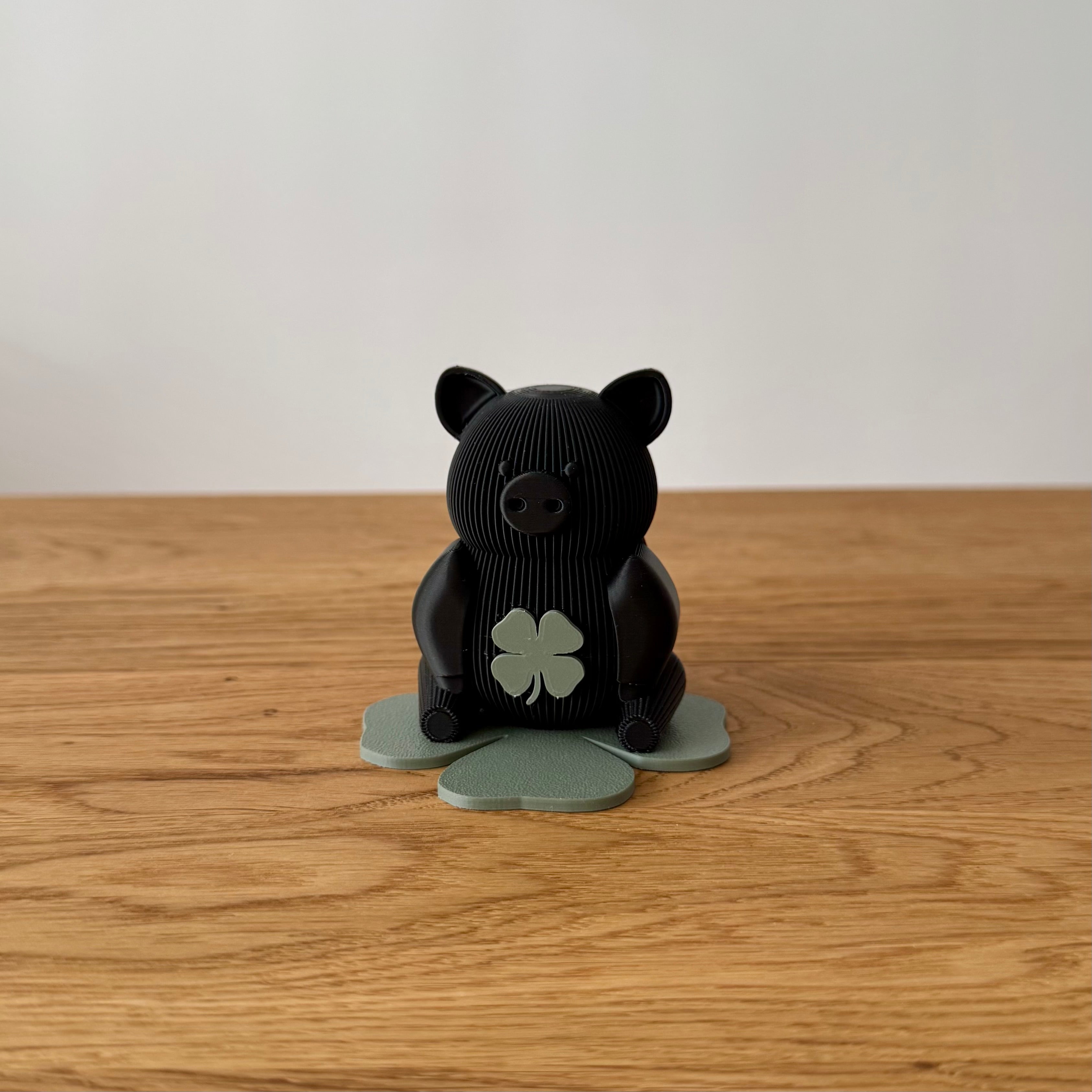 Glücksschwein auf Kleeblatt